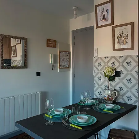 Apartment Port *