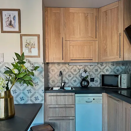 Apartment Port *